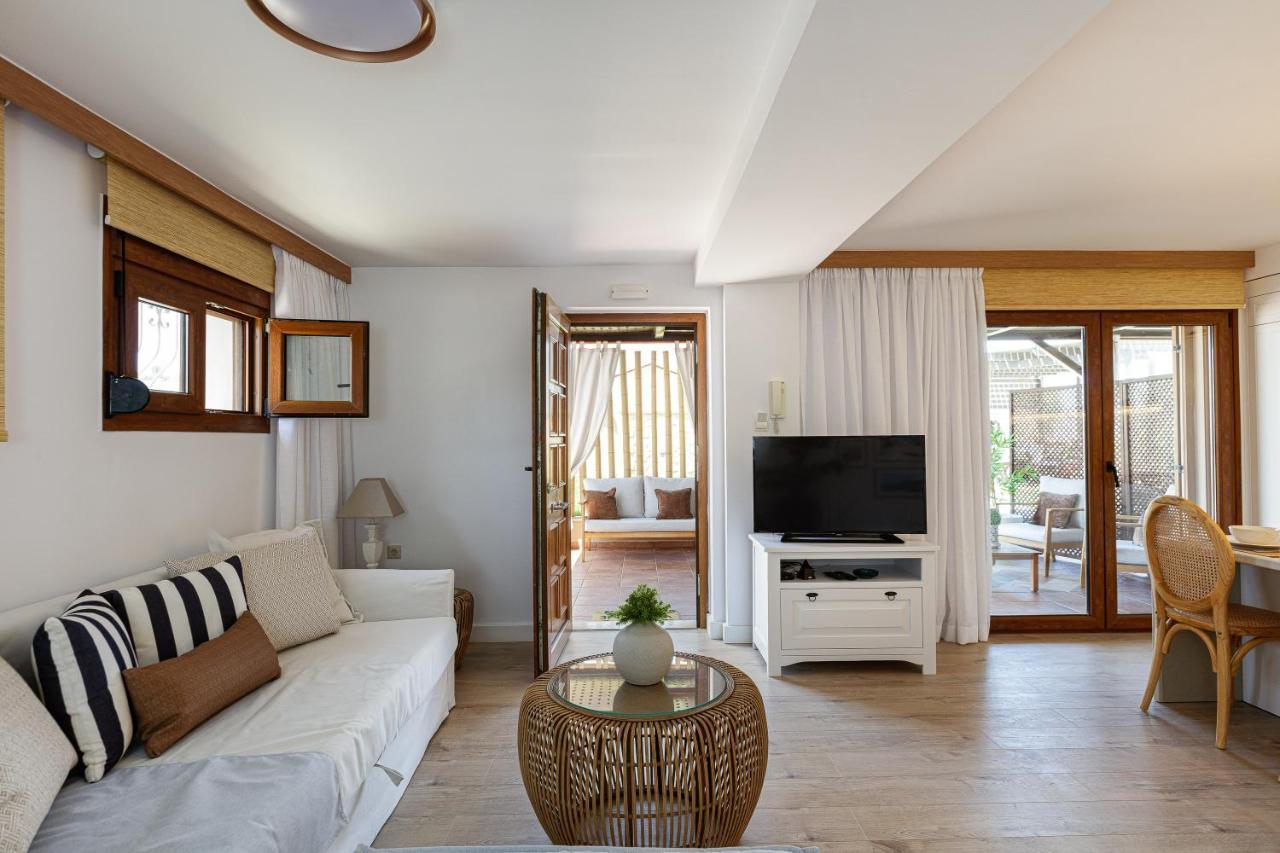 Villa Seashell -Wonderful Newly Renovated Villa On The Beach Galatás Exterior foto
